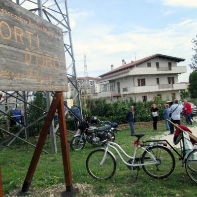 L'ingresso degli Orti in via Fosso Cavone.